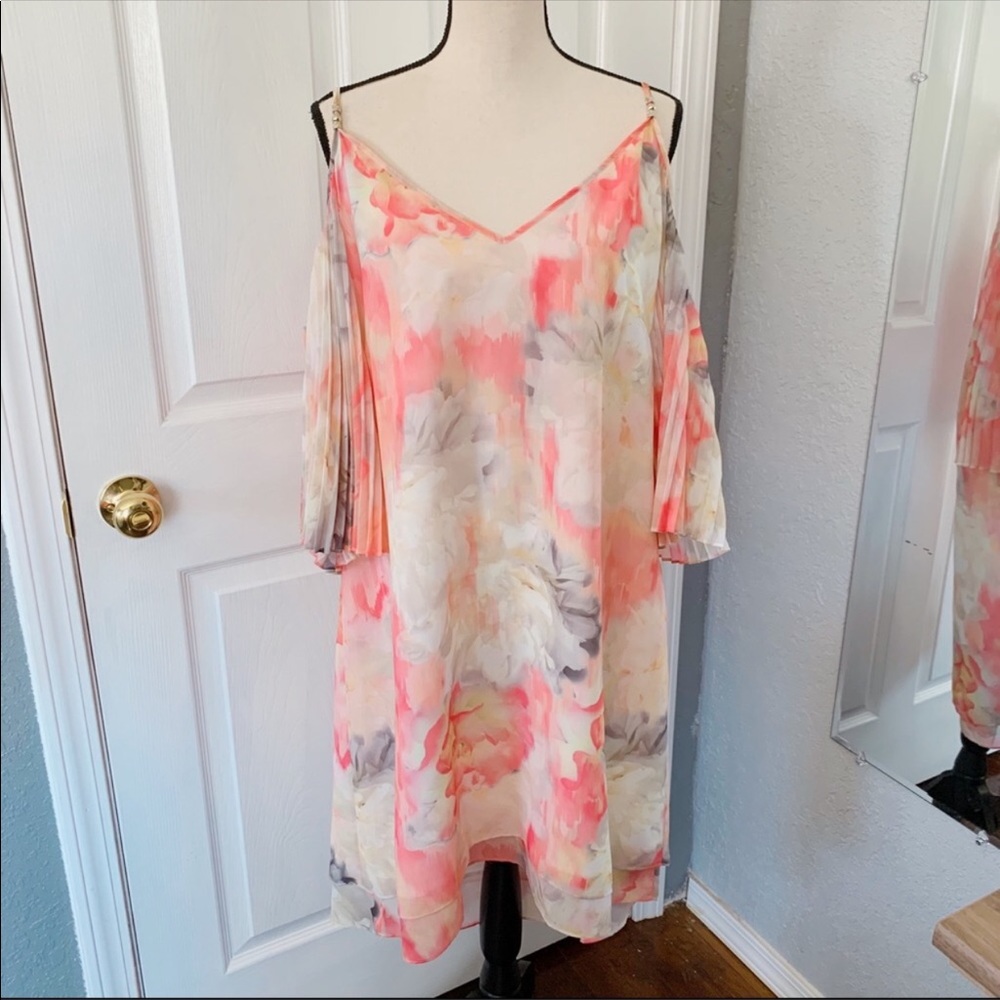 Whit house black market off shoulder floral dress